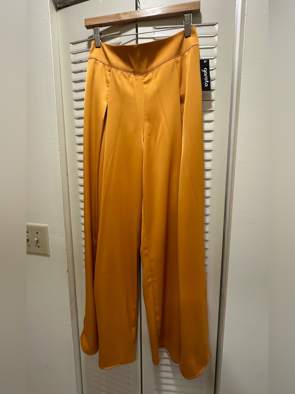 Gorata Mustard Wide-Leg Satin Pants